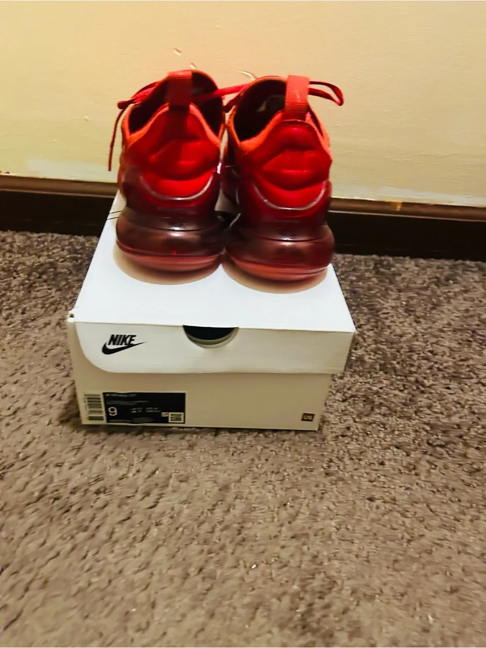 Nike Men’s Red Lightweight Running Sneakers